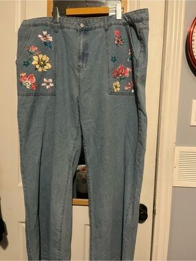 Size 4XL SHEIN Jeans with Floral Accents & Pockets, 3 for $25